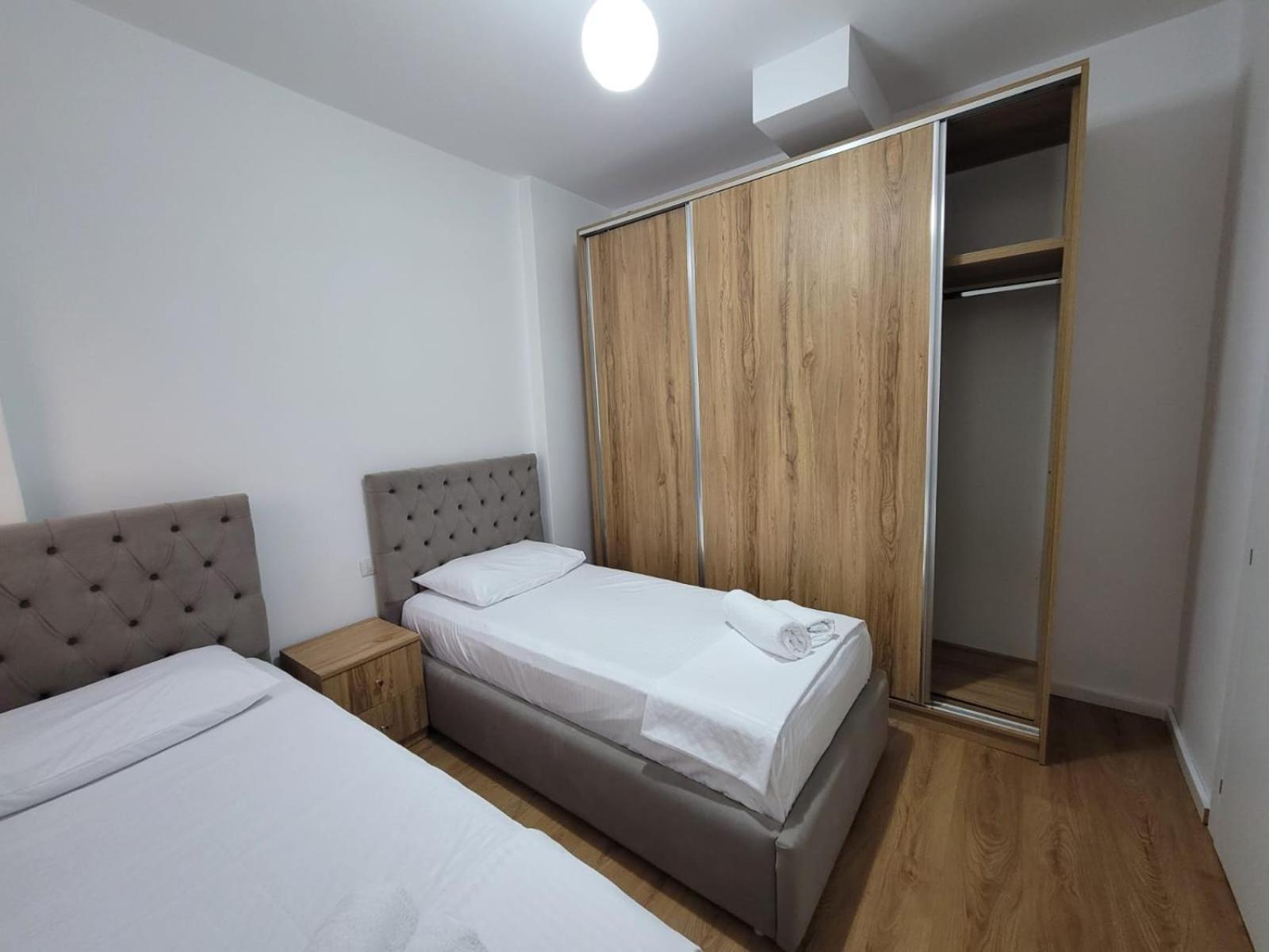 Enes Apartment Tirane Esterno foto